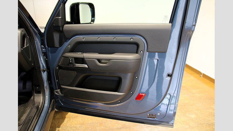 2025 認定中古車 Land Rover Defender 90 タスマンブルー D350 ディーゼルマイルドハイブリッド X-Dynamic HSE