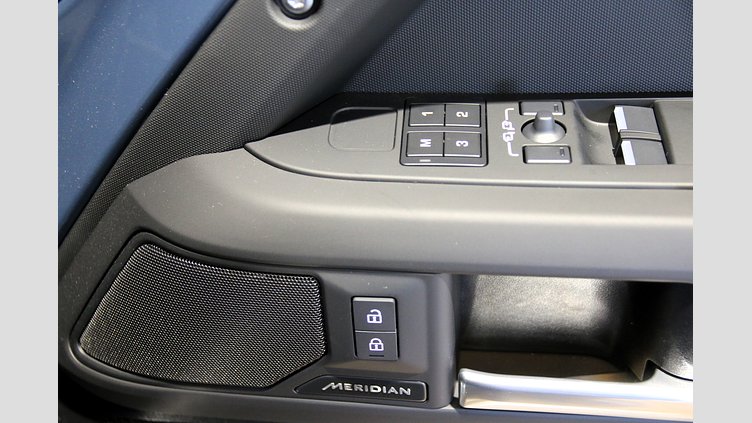 2025 認定中古車 Land Rover Defender 90 タスマンブルー D350 ディーゼルマイルドハイブリッド X-Dynamic HSE