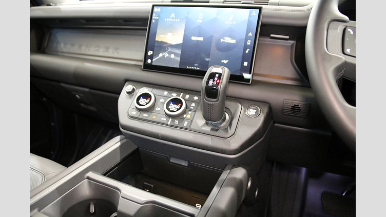 2025 認定中古車 Land Rover Defender 90 タスマンブルー D350 ディーゼルマイルドハイブリッド X-Dynamic HSE