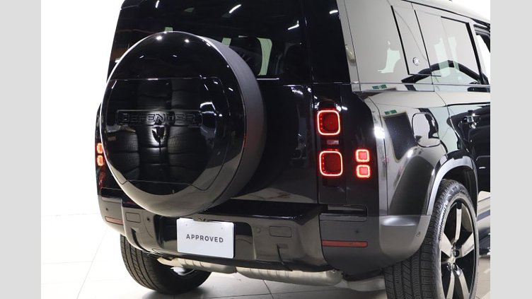 2024 認定中古車 Land Rover Defender 110 サントリーニブラック D300 AWD（AT） S