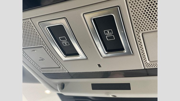 2025 認定中古車 Land Rover Discovery サントリーニブラック D350マイルドハイブリッド（ディーゼル） Gemini