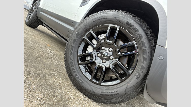 2025 認定中古車 Land Rover Defender 110 フジホワイト D350 ディーゼルマイルドハイブリッド S