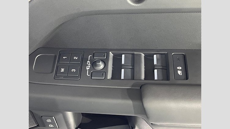 2025 認定中古車 Land Rover Defender 110 ボラスコグレイ P300e プラグインハイブリッド X-Dynamic HSE