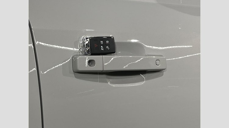2025 認定中古車 Land Rover Defender 110 ボラスコグレイ P300e プラグインハイブリッド X-Dynamic HSE