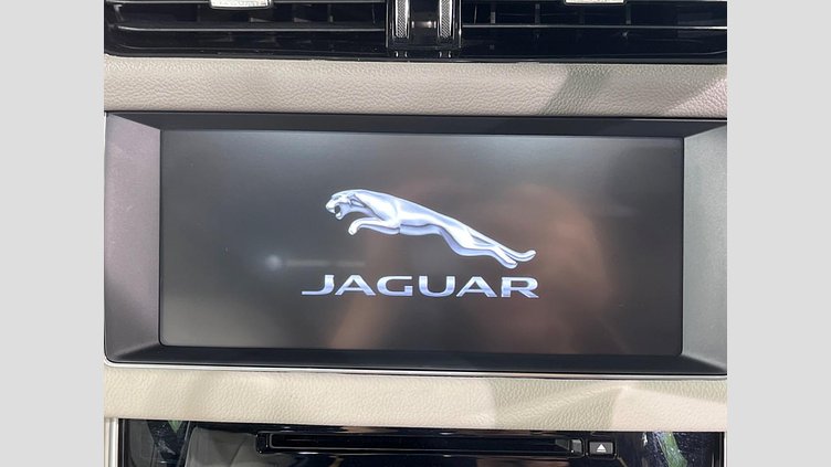 2017 認定中古車 Jaguar XF Yulong White 2WD プレステージ