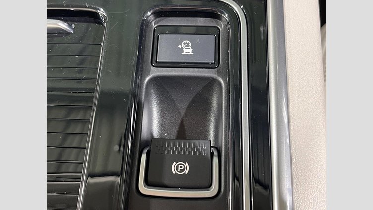 2017 認定中古車 Jaguar XF Yulong White 2WD プレステージ