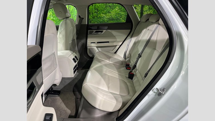 2017 認定中古車 Jaguar XF Yulong White 2WD プレステージ