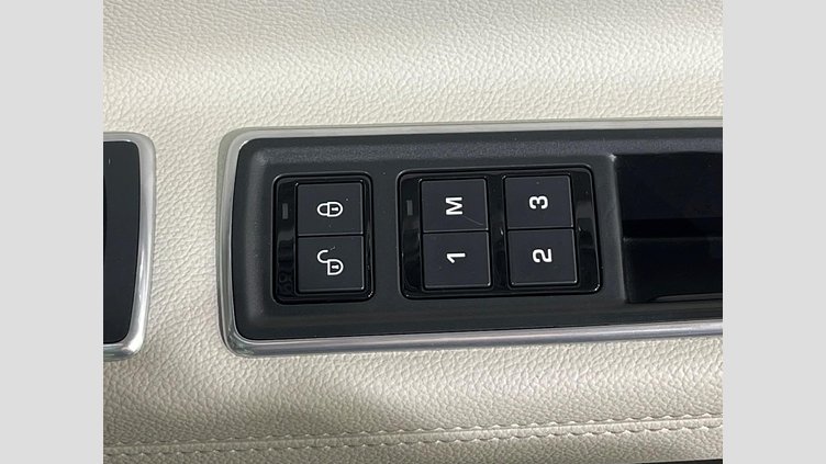 2017 認定中古車 Jaguar XF Yulong White 2WD プレステージ