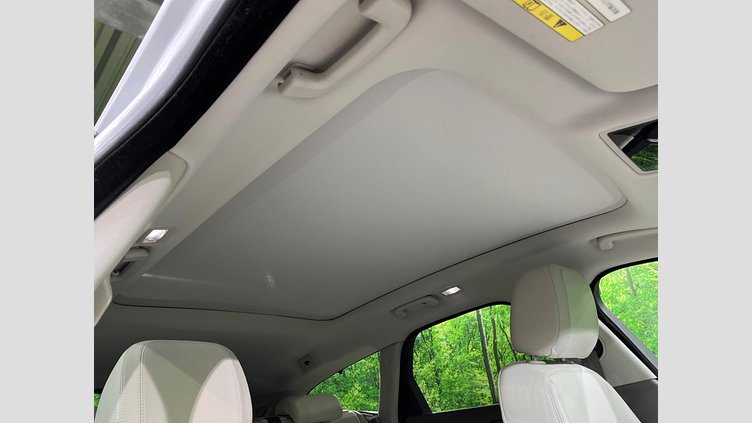 2017 認定中古車 Jaguar XF Yulong White 2WD プレステージ