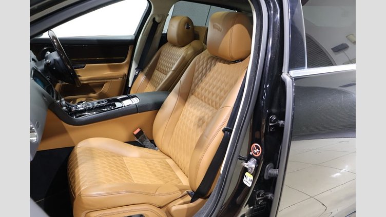 2019 認定中古車 Jaguar XJ Santorini Black 5.0 litre V8 Supercharged Petrol オートバイオグラフィーLWB