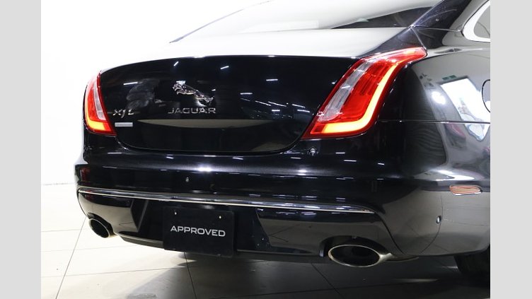 2019 認定中古車 Jaguar XJ Santorini Black 5.0 litre V8 Supercharged Petrol オートバイオグラフィーLWB