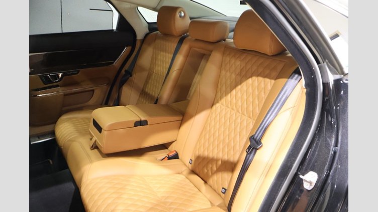 2019 認定中古車 Jaguar XJ Santorini Black 5.0 litre V8 Supercharged Petrol オートバイオグラフィーLWB