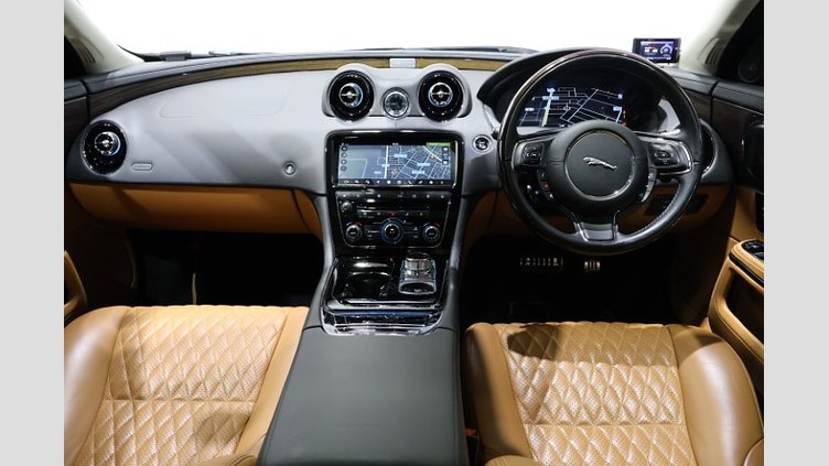 2019 認定中古車 Jaguar XJ Santorini Black 5.0 litre V8 Supercharged Petrol オートバイオグラフィーLWB