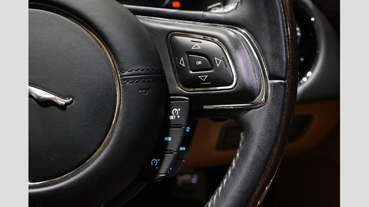 2019 認定中古車 Jaguar XJ Santorini Black 5.0 litre V8 Supercharged Petrol オートバイオグラフィーLWB