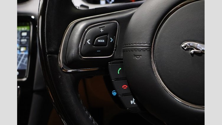 2019 認定中古車 Jaguar XJ Santorini Black 5.0 litre V8 Supercharged Petrol オートバイオグラフィーLWB