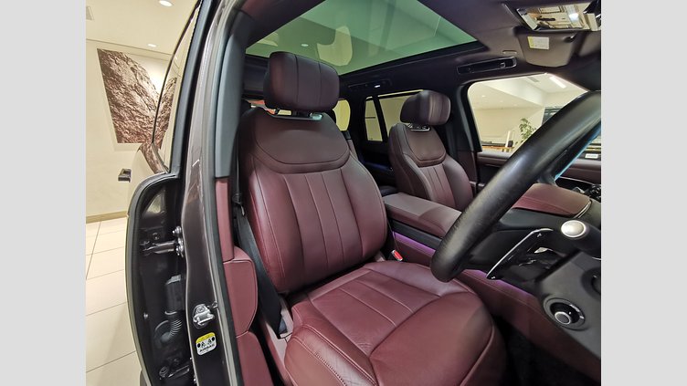 2024 認定中古車 Land Rover Range Rover Charente Grey 3.0 litre i6D​ オートバイオグラフィ　D300