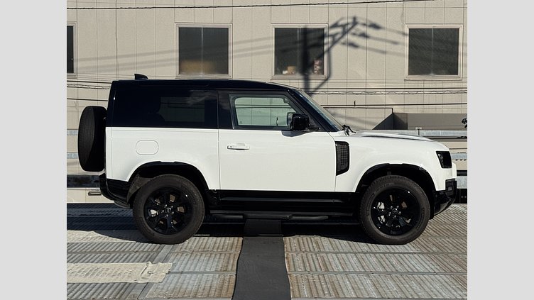 2025 認定中古車 Land Rover Defender 90 フジホワイト D350 ディーゼルマイルドハイブリッド X-Dynamic HSE