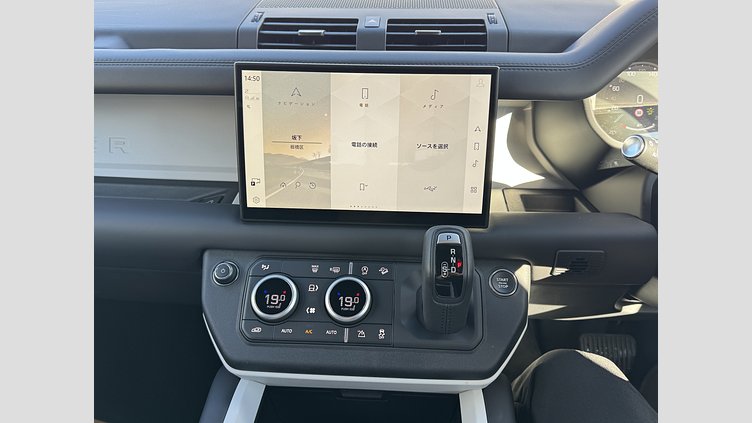 2025 認定中古車 Land Rover Defender 90 フジホワイト D350 ディーゼルマイルドハイブリッド X-Dynamic HSE
