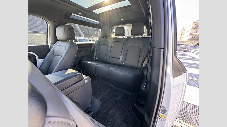 2025 認定中古車 Land Rover Defender 90 フジホワイト D350 ディーゼルマイルドハイブリッド X-Dynamic HSE