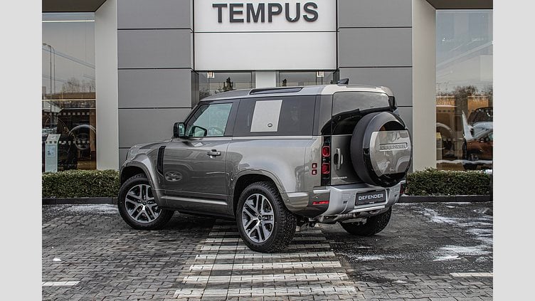 2024 SKLADOVÉ VOZIDLÁ Land Rover Defender 90 Silicon Silver  3,0-liter, 6-valec, 250 k, twin-turbodiesel MHEV (automat), pohon všetkých kolies , 6-miestne, 3 - Dverové  XS Edition 