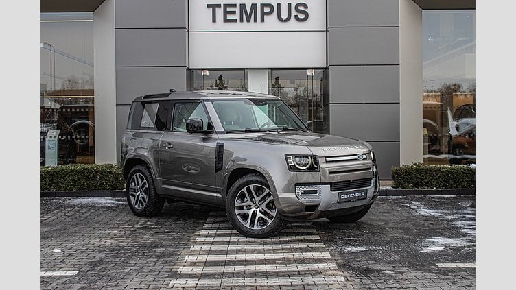 2024 SKLADOVÉ VOZIDLÁ Land Rover Defender 90 Silicon Silver  3,0-liter, 6-valec, 250 k, twin-turbodiesel MHEV (automat), pohon všetkých kolies , 6-miestne, 3 - Dverové  XS Edition 