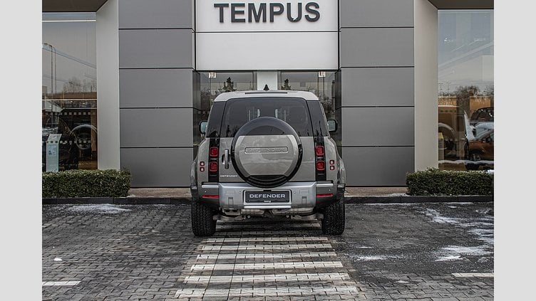 2024 SKLADOVÉ VOZIDLÁ Land Rover Defender 90 Silicon Silver  3,0-liter, 6-valec, 250 k, twin-turbodiesel MHEV (automat), pohon všetkých kolies , 6-miestne, 3 - Dverové  XS Edition 