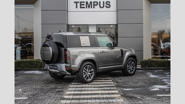 2024 SKLADOVÉ VOZIDLÁ Land Rover Defender 90 Silicon Silver  3,0-liter, 6-valec, 250 k, twin-turbodiesel MHEV (automat), pohon všetkých kolies , 6-miestne, 3 - Dverové  XS Edition 