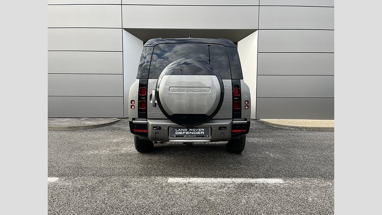 2024 SKLADOVÉ VOZIDLÁ Land Rover Defender 130 Silicon Silver D300 X-Dynamic SE