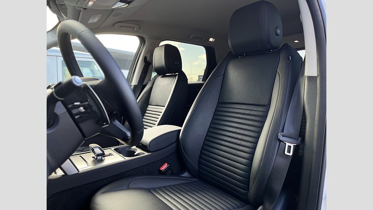 2023 JAZDENÉ VOZIDLÁ Land Rover Discovery Sport Fuji White 2,0-liter, 4-valec, Diesel, 204 PS ,(automat), pohon všetkých kolies , 7-miestne  S