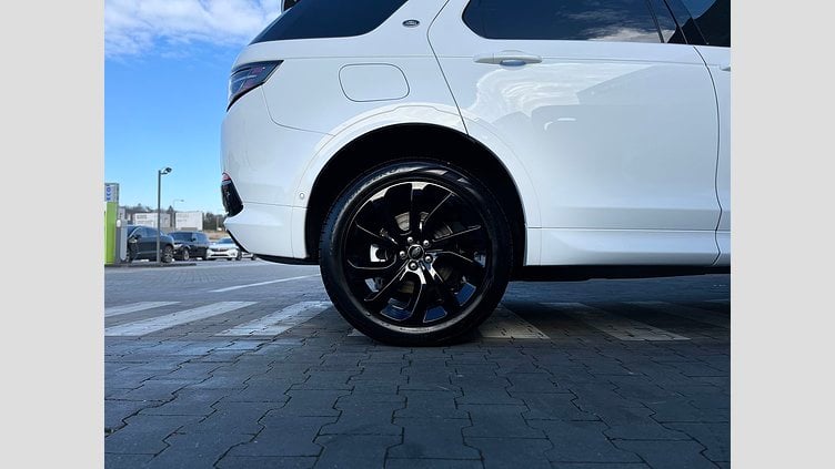 2023 JAZDENÉ VOZIDLÁ Land Rover Discovery Sport Fuji White 2,0-liter, 4-valec, Diesel, 204 PS ,(automat), pohon všetkých kolies , 7-miestne  S