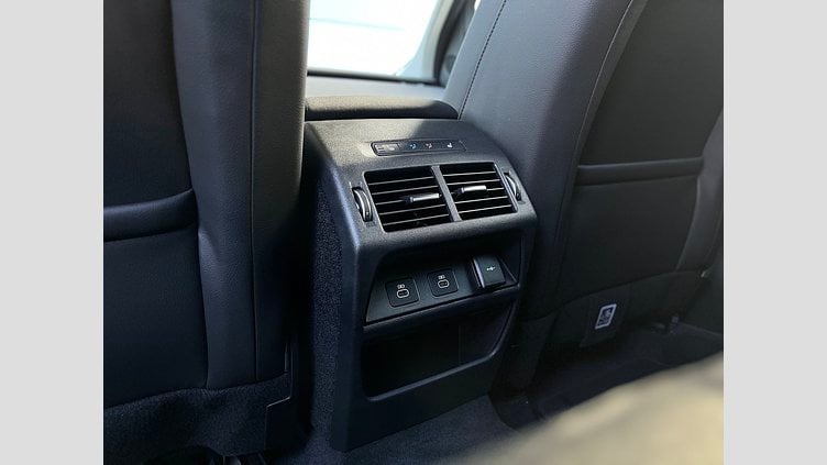 2023 JAZDENÉ VOZIDLÁ Land Rover Discovery Sport Fuji White 2,0-liter, 4-valec, Diesel, 204 PS ,(automat), pohon všetkých kolies , 7-miestne  S