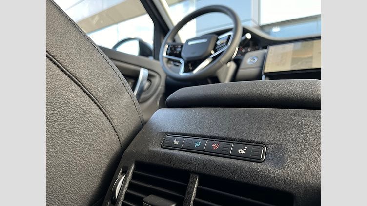 2023 JAZDENÉ VOZIDLÁ Land Rover Discovery Sport Fuji White 2,0-liter, 4-valec, Diesel, 204 PS ,(automat), pohon všetkých kolies , 7-miestne  S