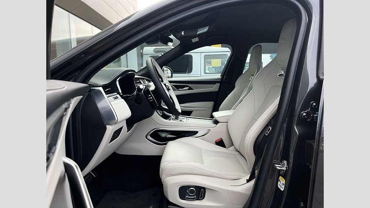 2024 SKLADOVÉ VOZIDLÁ Jaguar F-Pace Sivá Carpathian P250 AWD Ingenium 2,0-liter, 6-valec, 300 k (automat),
pohon všetkých kolies R-DYNAMIC HSE
