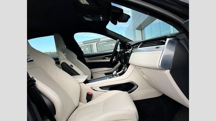2024 SKLADOVÉ VOZIDLÁ Jaguar F-Pace Sivá Carpathian P250 AWD Ingenium 2,0-liter, 6-valec, 300 k (automat),
pohon všetkých kolies R-DYNAMIC HSE