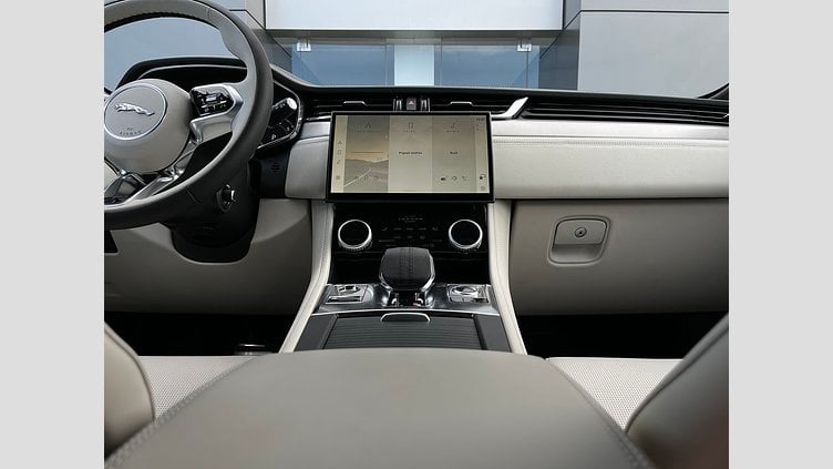 2024 SKLADOVÉ VOZIDLÁ Jaguar F-Pace Sivá Carpathian P250 AWD Ingenium 2,0-liter, 6-valec, 300 k (automat),
pohon všetkých kolies R-DYNAMIC HSE