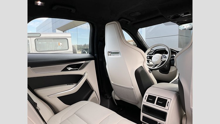 2024 SKLADOVÉ VOZIDLÁ Jaguar F-Pace Sivá Carpathian P250 AWD Ingenium 2,0-liter, 6-valec, 300 k (automat),
pohon všetkých kolies R-DYNAMIC HSE