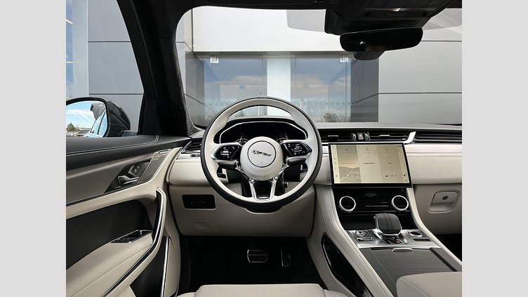 2024 SKLADOVÉ VOZIDLÁ Jaguar F-Pace Sivá Carpathian P250 AWD Ingenium 2,0-liter, 6-valec, 300 k (automat),
pohon všetkých kolies R-DYNAMIC HSE