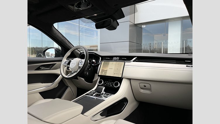 2024 SKLADOVÉ VOZIDLÁ Jaguar F-Pace Sivá Carpathian P250 AWD Ingenium 2,0-liter, 6-valec, 300 k (automat),
pohon všetkých kolies R-DYNAMIC HSE
