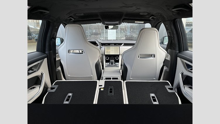 2024 SKLADOVÉ VOZIDLÁ Jaguar F-Pace Sivá Carpathian P250 AWD Ingenium 2,0-liter, 6-valec, 300 k (automat),
pohon všetkých kolies R-DYNAMIC HSE