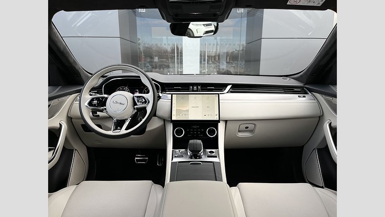 2024 SKLADOVÉ VOZIDLÁ Jaguar F-Pace Sivá Carpathian P250 AWD Ingenium 2,0-liter, 6-valec, 300 k (automat),
pohon všetkých kolies R-DYNAMIC HSE
