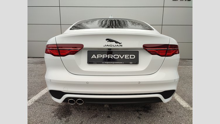 2024 Approved/Jazdené Jaguar XE Fuji White RWD 2.0D I4 D200 R-Dynamic SE A/T