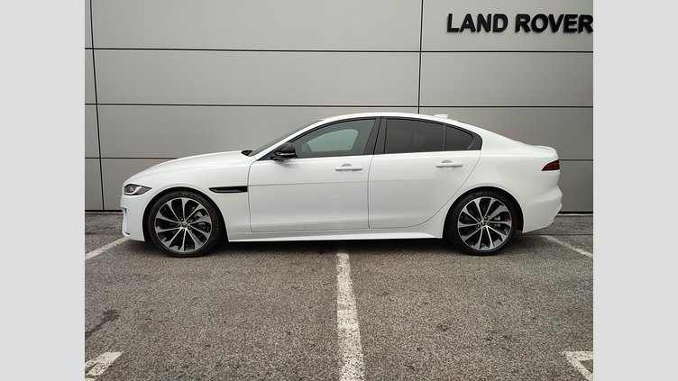 2024 Approved/Jazdené Jaguar XE Fuji White RWD 2.0D I4 D200 R-Dynamic SE A/T