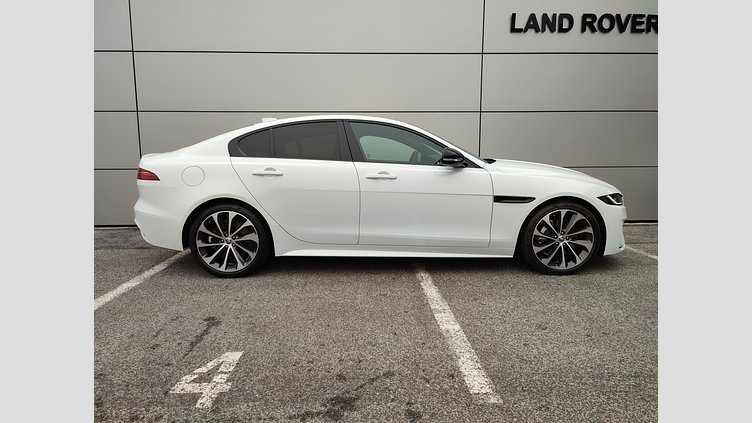 2024 Approved/Jazdené Jaguar XE Fuji White RWD 2.0D I4 D200 R-Dynamic SE A/T