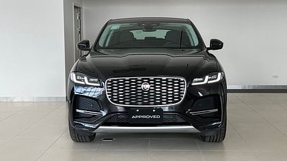 F-Pace 1