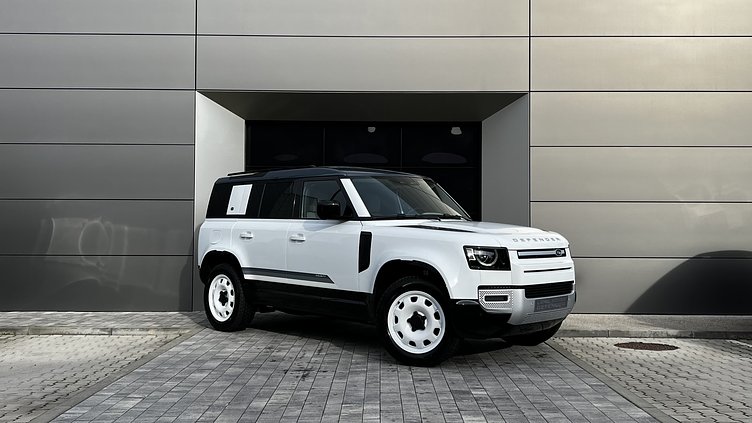 2024 SKLADOVÉ VOZIDLÁ Land Rover Defender 110 Fuji White 3.0D I6 D250 County Edition SE