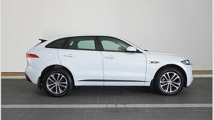 F-Pace 1