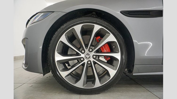 2023 Approved Jaguar XE Eiger Grey 2.0 204 PS R-Dynamic SE