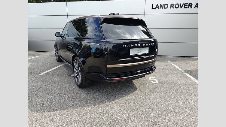 2024 SKLADOVÉ VOZIDLÁ Land Rover Range Rover Santorini Black AWD P615 SV LWB