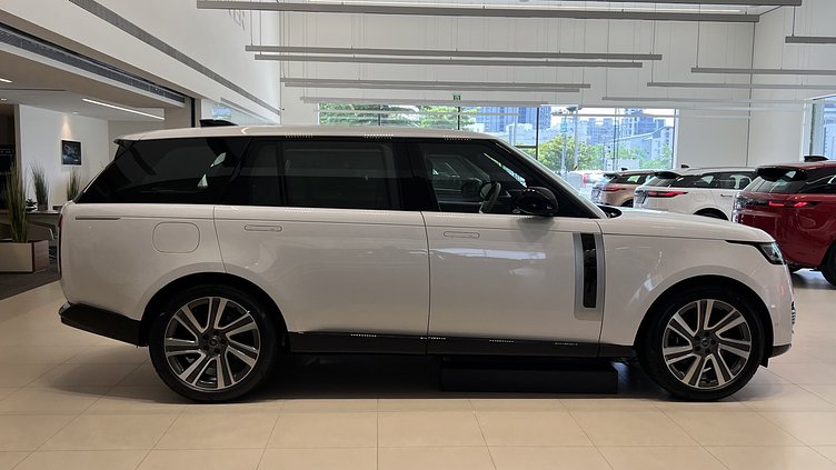 2024 新車 Land Rover Range Rover (1EJ) Ostuni Pearl White 珍珠白 P615 汽油 (輕油電混合) 長軸距 SV