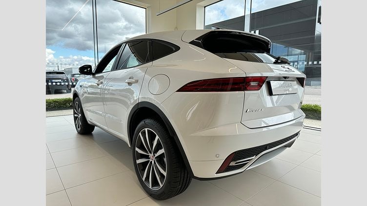 2023 Begagnad Jaguar E-Pace Fuji White AWD P300e R-Dynamic SE